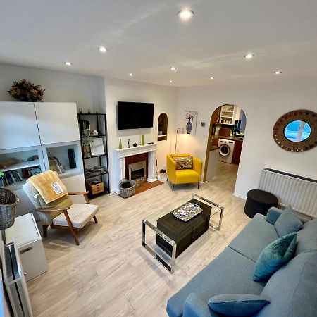Villa Entire 3 Bed House Weybridge Brooklands, London Byfleet Esterno foto